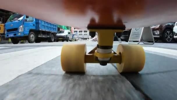 Shenzhen China Juli 2015 Close Van Het Skateboard Rijden Straat — Stockvideo