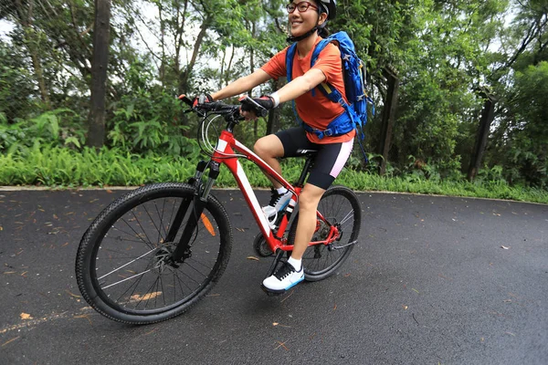 Woman Cyclist Riding Mountain Bike Tropical Rainforest Trail — Stock Photo, Image