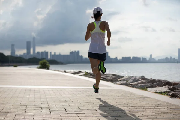 Fitness Idrottskvinna Kör Utbildning För Maraton Sunny Coast — Stockfoto