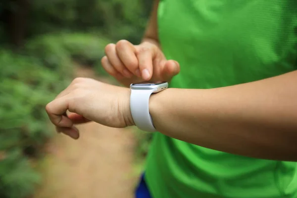 Ultra Marathon Runner Looking Smart Watch — Stock Photo, Image