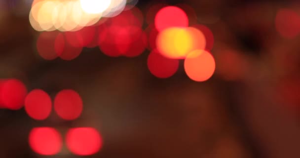 Las Luces Ciudad Nocturna Movimiento Desenfocado Coches Una Carretera Concurrida — Vídeo de stock