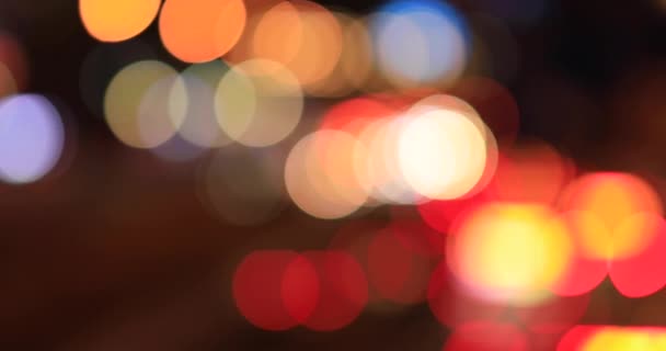 Las Luces Ciudad Nocturna Movimiento Desenfocado Coches Una Carretera Concurrida — Vídeos de Stock