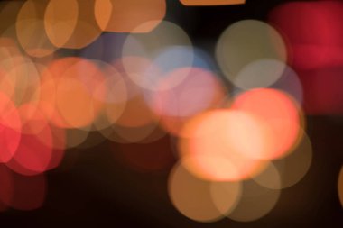 Deoşrenkli şehir gece ışıkları