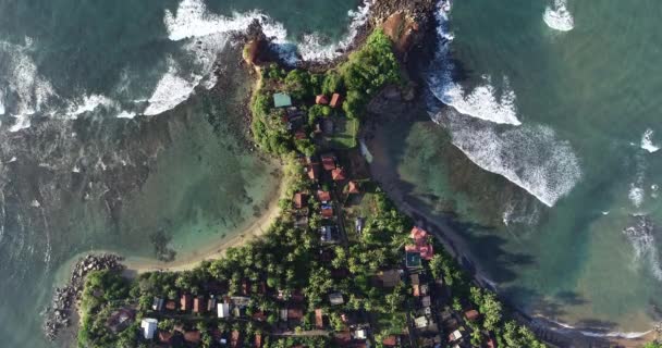 Vista Aerea Filmato Aereo Drone Onde Oceaniche Paesaggio Villaggio Pescatori — Video Stock