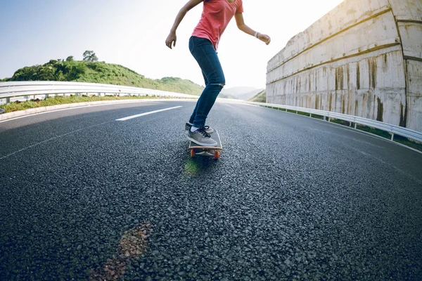 Skateboardista Skateboarding Silnici Highway — Stock fotografie