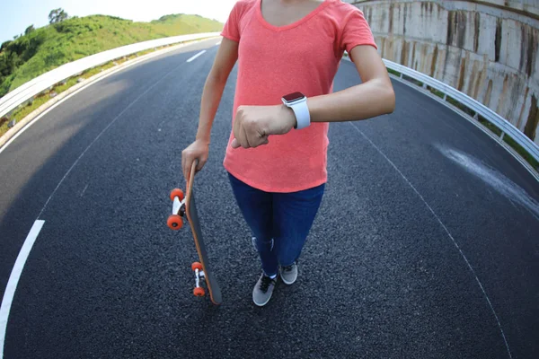 Skateboarder Looking Her Smartwatch Highway Road — Stock Photo, Image