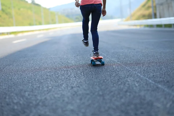 Skateboardista Skateboarding Silnici Highway — Stock fotografie