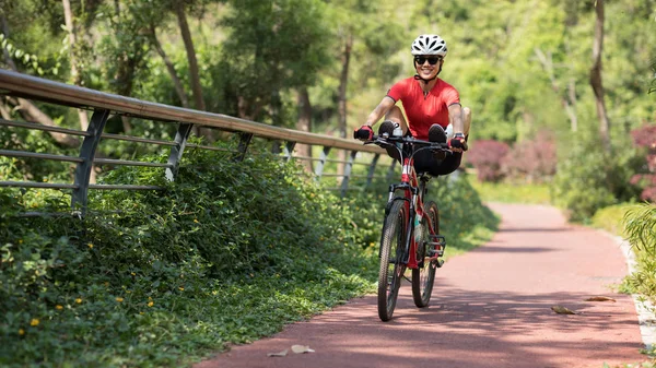 Woman Riding Mountain Bike Outdoors Park Having Fun Legs Handlebar — Stock Photo, Image