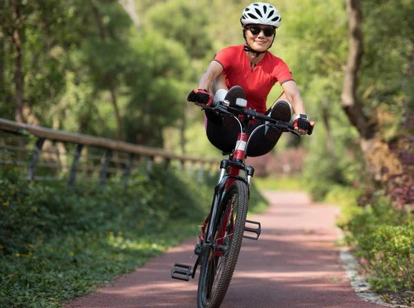 Woman Riding Mountain Bike Outdoors Park Having Fun Legs Handlebar — Stock Photo, Image