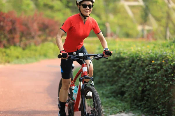 Female Cyclist Riding Mountain Bike Outdoors Forest — Stock Photo, Image