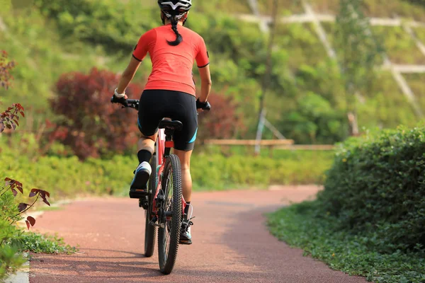 Female Cyclist Riding Mountain Bike Outdoors Forest — Stock Photo, Image