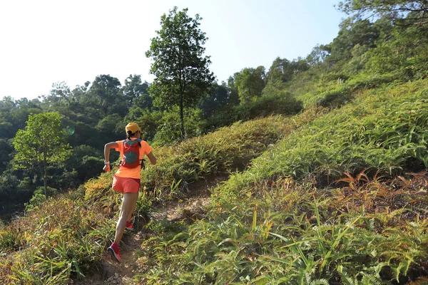 Woman Ultramarathon Runner Running Mountain Slope Tropical Rainforest — Stock Photo, Image