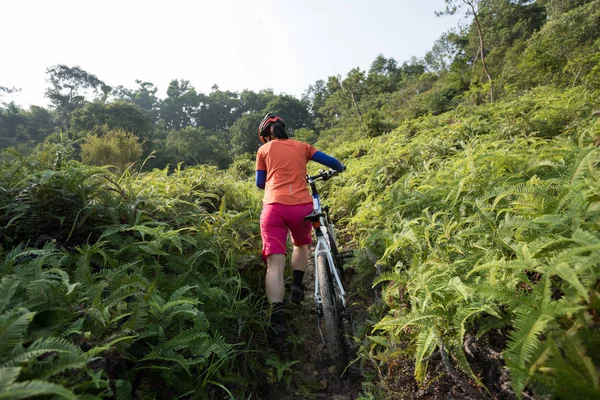 Cross Country Biking Woman Cyclist Mountain Bike Climbing Tropical Forest — Stock Photo, Image