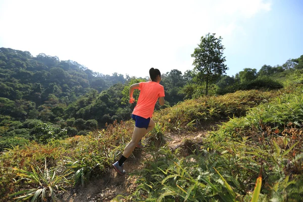 Woman Ultramarathon Runner Running Mountain Slope Tropical Forest — Stock Photo, Image