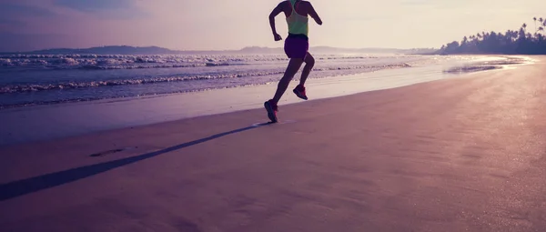 Young Fitness Woman Running Sunrise Beach — Stock Photo, Image