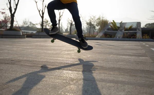 Skateboarder Skateboarden Sunrise Park — Stockfoto