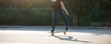 Sunrise Park 'ta kaykaycı.