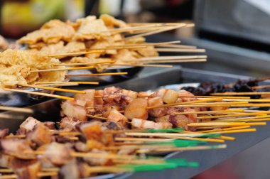 Çin restoranında baharatlı soslar.  