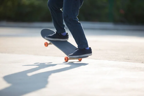 Skateboarder Skate Manhã Livre Fazendo Truques — Fotografia de Stock