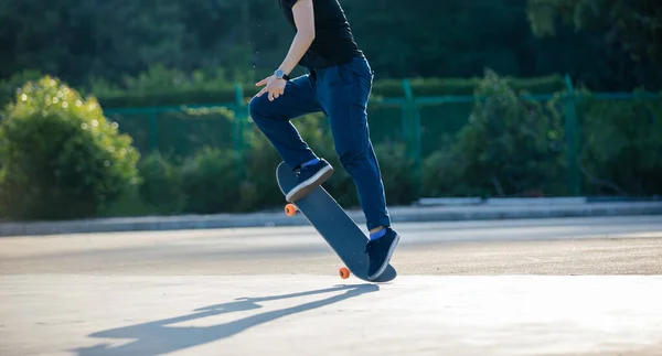 Skateboarder Skateboarding Por Mañana Aire Libre — Foto de Stock