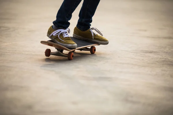 Skateboarder Skateboarden Ochtend Buiten — Stockfoto