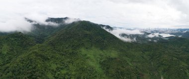 Çin 'in Shenzhen şehrinde yağmur üstüne hava manzarası