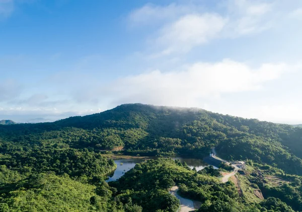 Vista Aérea Paisagem Com Mar Montanhas Céu Azul — Fotografia de Stock