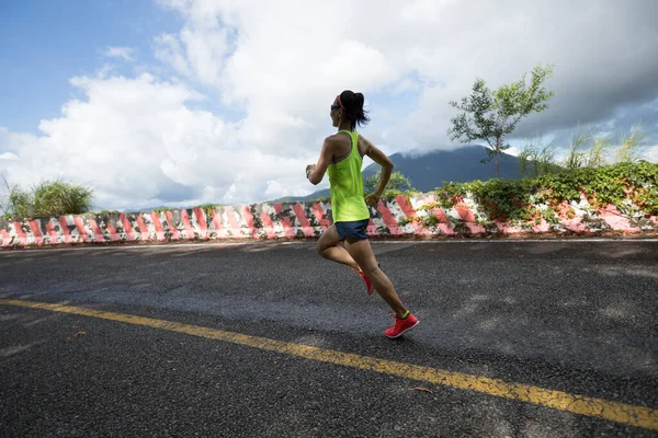 도로를 달리는 수준의 — 스톡 사진