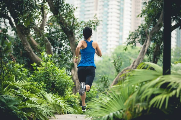 Corredor Fitness Mujer Corriendo Camino Parque Ciudad —  Fotos de Stock