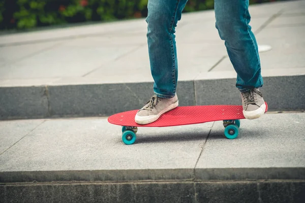 Skateboarder Skateboarden Moderne Stad — Stockfoto