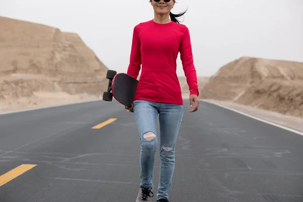 Asijské Ženy Skateboarder Skateboarding Širokém Světě — Stock fotografie