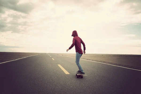 Mulher Asiática Skatista Skate Amplo Mundo — Fotografia de Stock