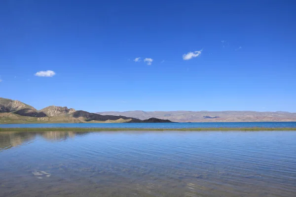 Landskap Vacker Sjö Tibet Den Blå Himlen Bakgrund Och Berg — Stockfoto