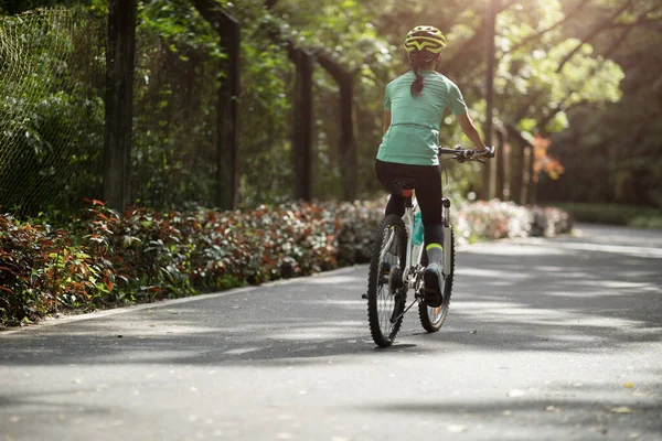 Woman Riding Bike Path Park Sunny Day — Stock Photo, Image