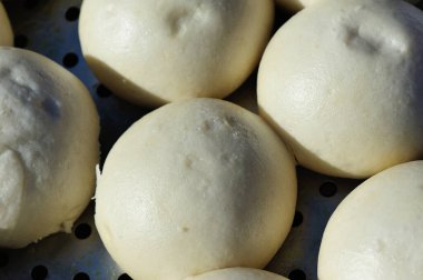 Çin yemeği buğulanmış çörekler konteynırda