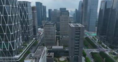 Şangay, Çin. Büyük şehir mimarisinin insansız hava aracı videosu