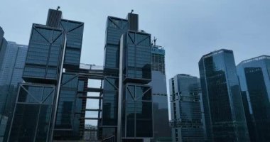 Guangzhou Pencere Ticari Limanı, Guangzhou Penceresi olarak da bilinir. Cam cepheli, modern, benzersiz bir binanın videosu.