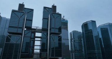 Guangzhou Pencere Ticari Limanı, cam cepheli modern eşsiz binaların videosu.