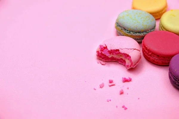 Macaron Bolo Colorido Macaroon Fundo Rosa Vista Superior Cookies Amêndoa — Fotografia de Stock