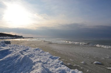 Baltık Denizinde yavaş dalgalar