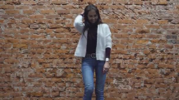 Girl Brick Wall Shows Clothes Smiles — Stock Video