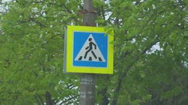 yaya geçişi insanlar yol trafik ışıkları geçiş