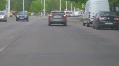 yolda ilk kişi bir araba sürüş