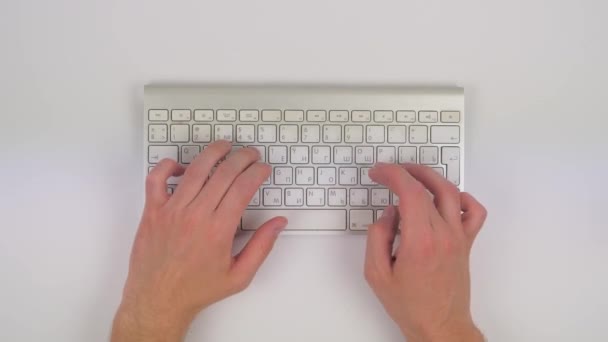 Mãos Digitando Texto Teclado — Vídeo de Stock