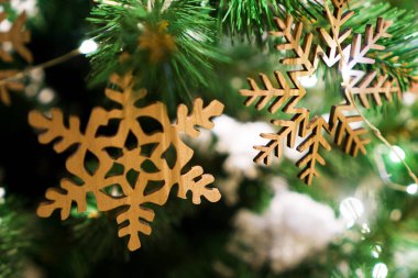 Chrismas ağaç, çam, yeni yıl 2019, chrismas lighs closeup dekore edilmiş