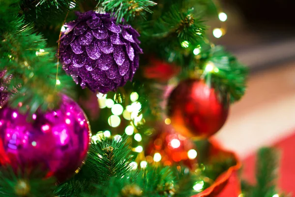 Árbol Navidad Decorado Pino Año Nuevo Luces Navidad —  Fotos de Stock