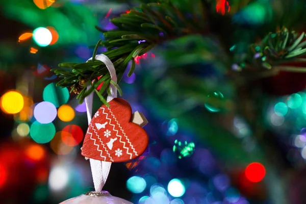 Bir şekilde dekore edilmiş Chrismas ağaç, yeni yıl.