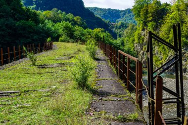 Sovyetler bu köprüde kez kömür Tkvarcheli şehir raylı arabalar tarafından Karadeniz kıyısında madenlerinden yapılan.