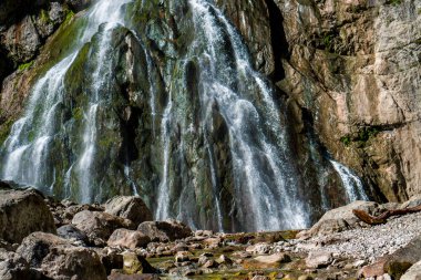 Gega şelale. Abhazya en ünlü ve en büyük şelale.