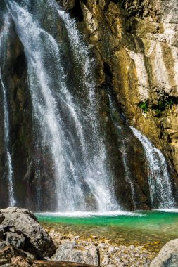 Gega şelale. Abhazya en ünlü ve en büyük şelale.